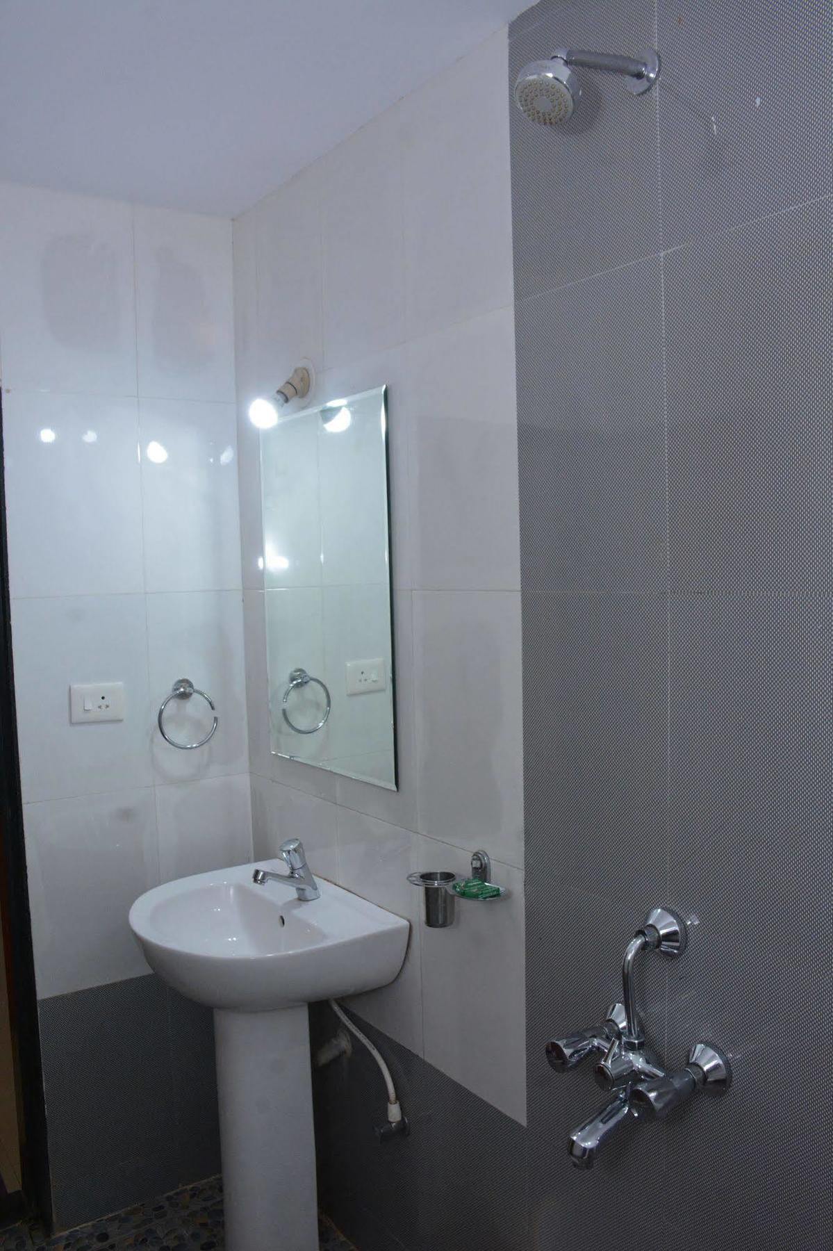Rbr Suites Calangute Eksteriør billede